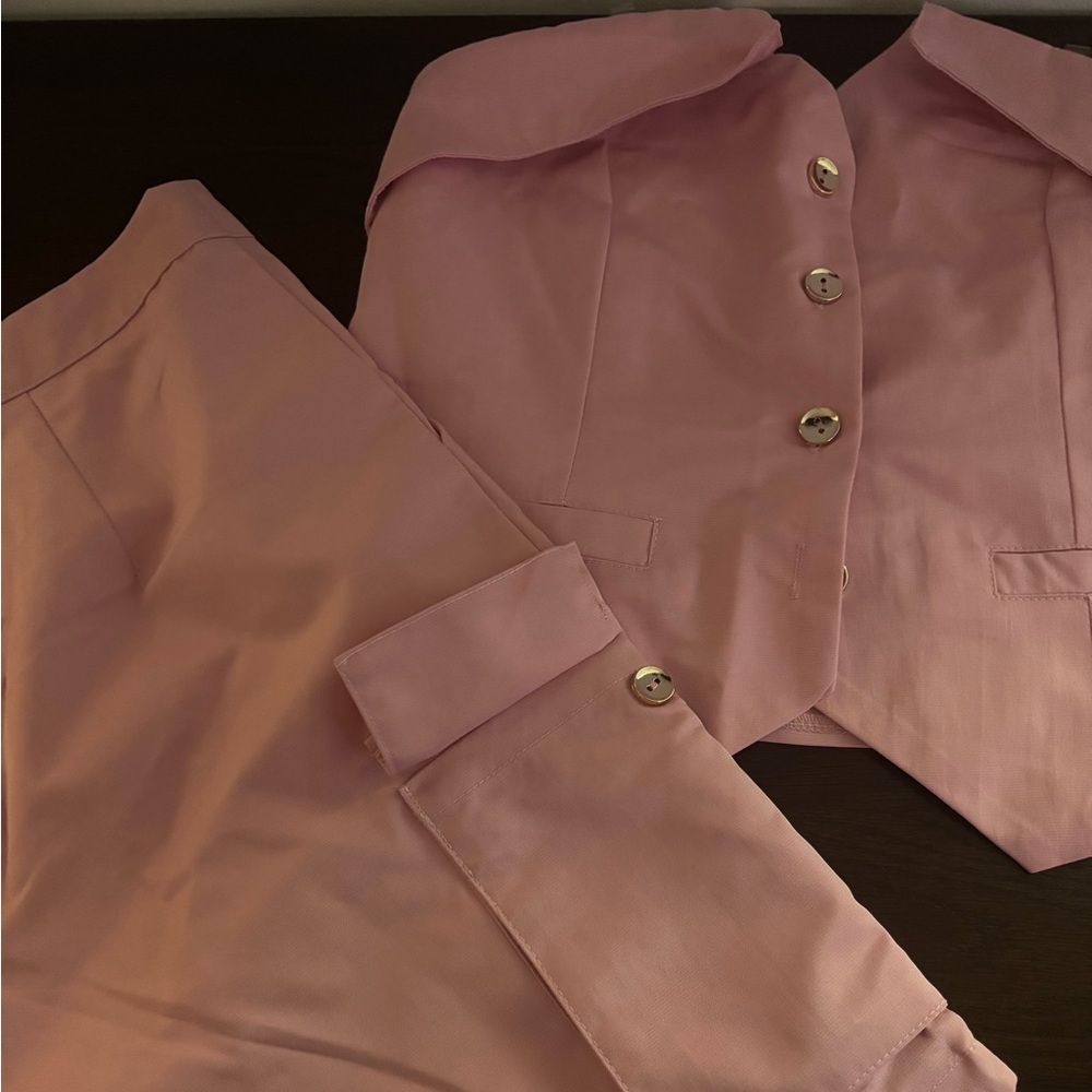 Elegant Women's Pink Pantsuit